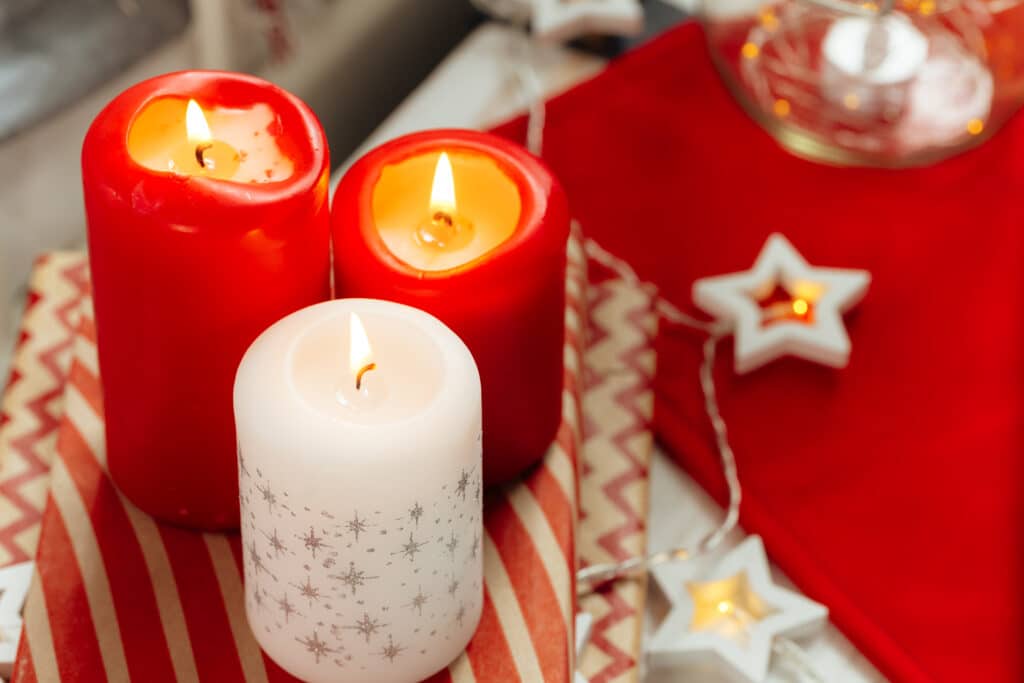 Kerzen an Weihnachten – schön, aber nicht ganz ungefährlich